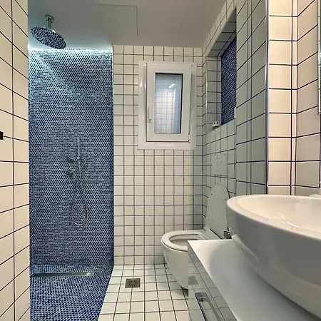R1 Blue Paradise Private Terrace Jacuzzi