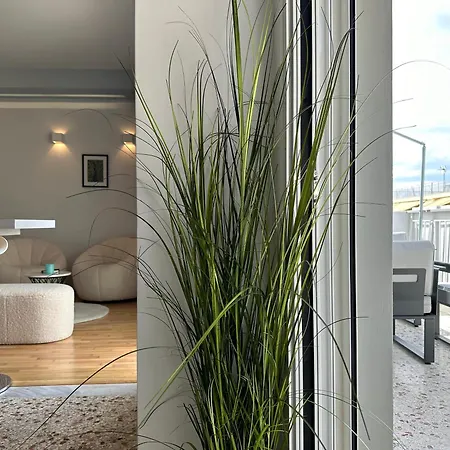 R1 Blue Paradise Private Terrace Jacuzzi Apartment *